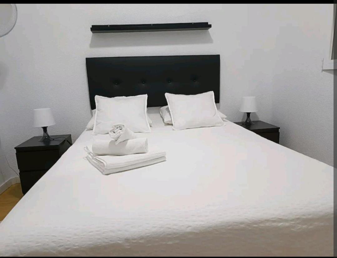 Comoda Habitacion Madrid Luaran gambar