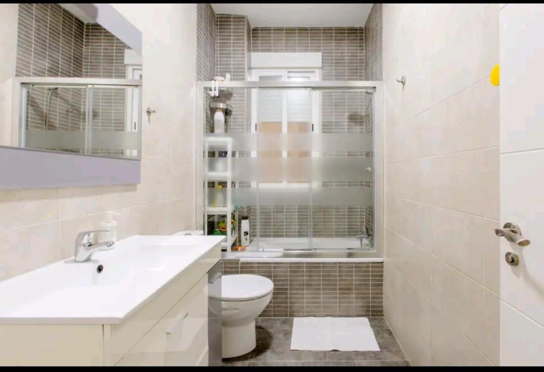 Comoda Habitacion Madrid Luaran gambar